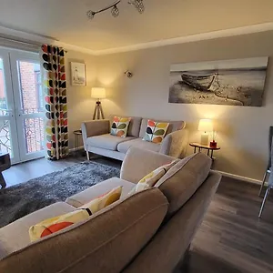 Apartment Peaceful Waterfront Apartment, Private Parking, Hull Marina, Kingston upon Hull